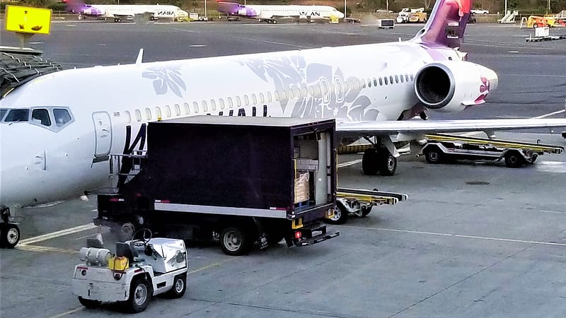 plane-loading-cargo